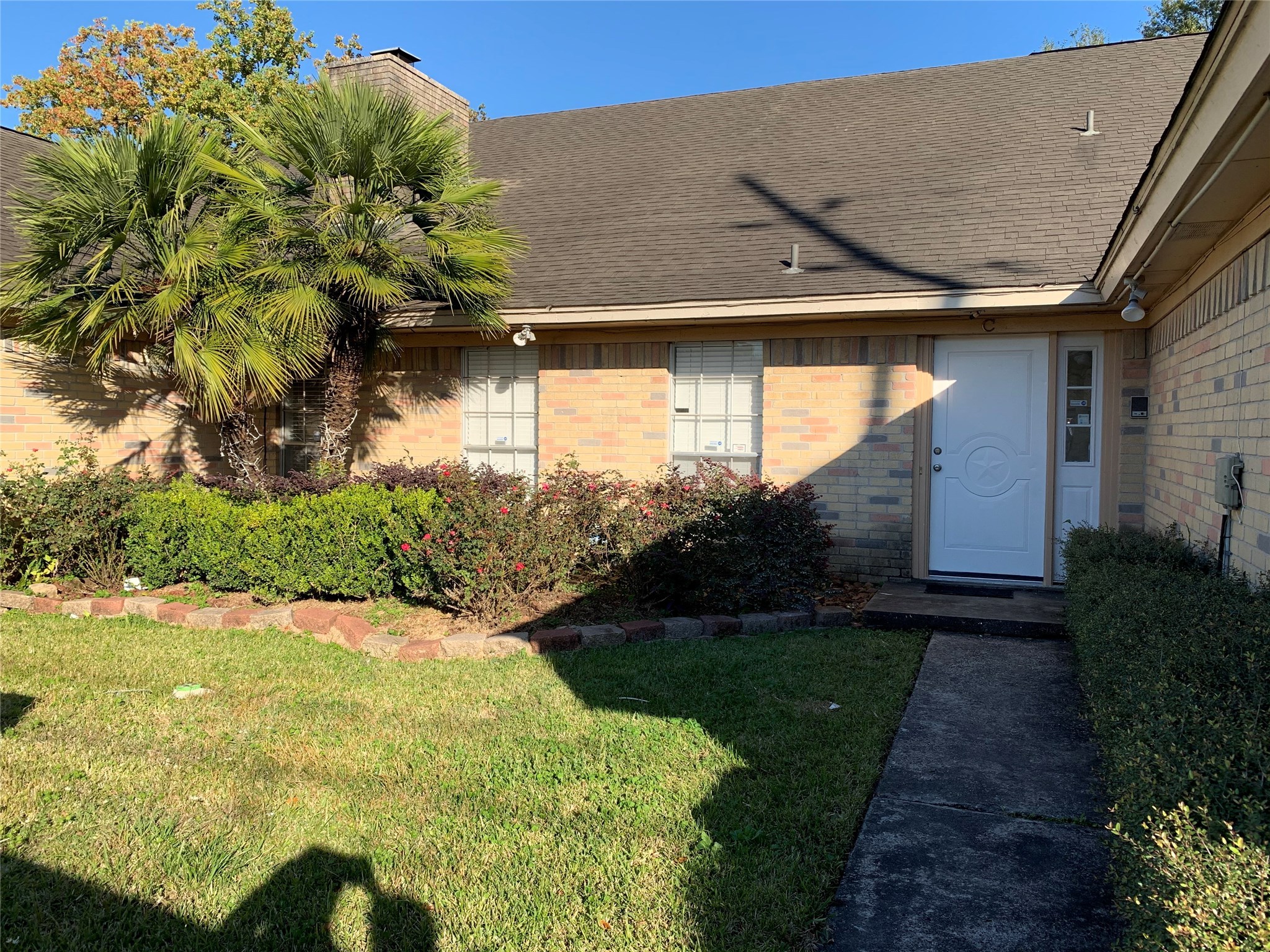 Private entrance to your own home in this fourplex!