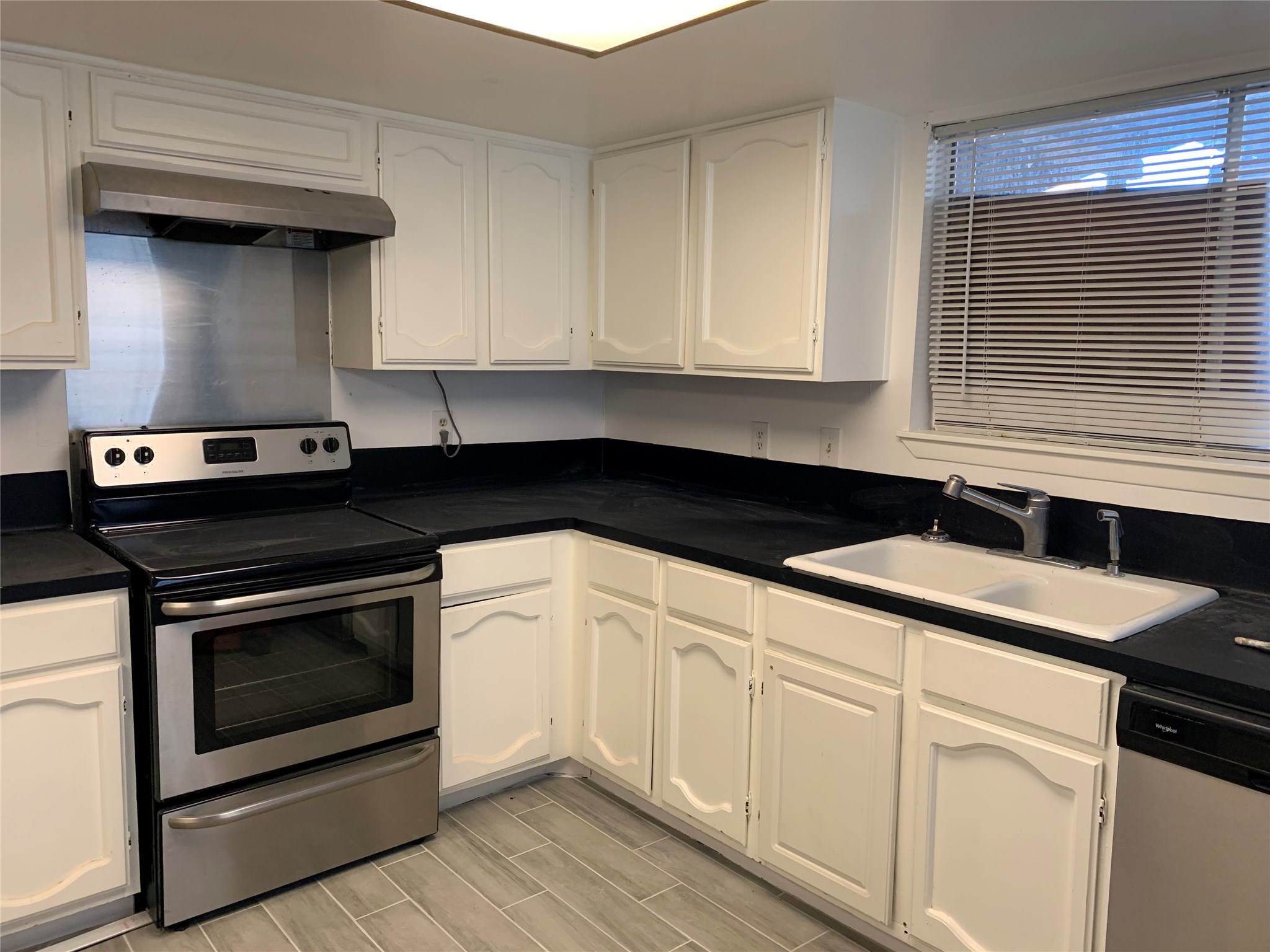 11110 Bammel North Houston Road, Unit C Houston, TX 77066 - Photo 5 of 13 Stainless steel appliance ready for you.