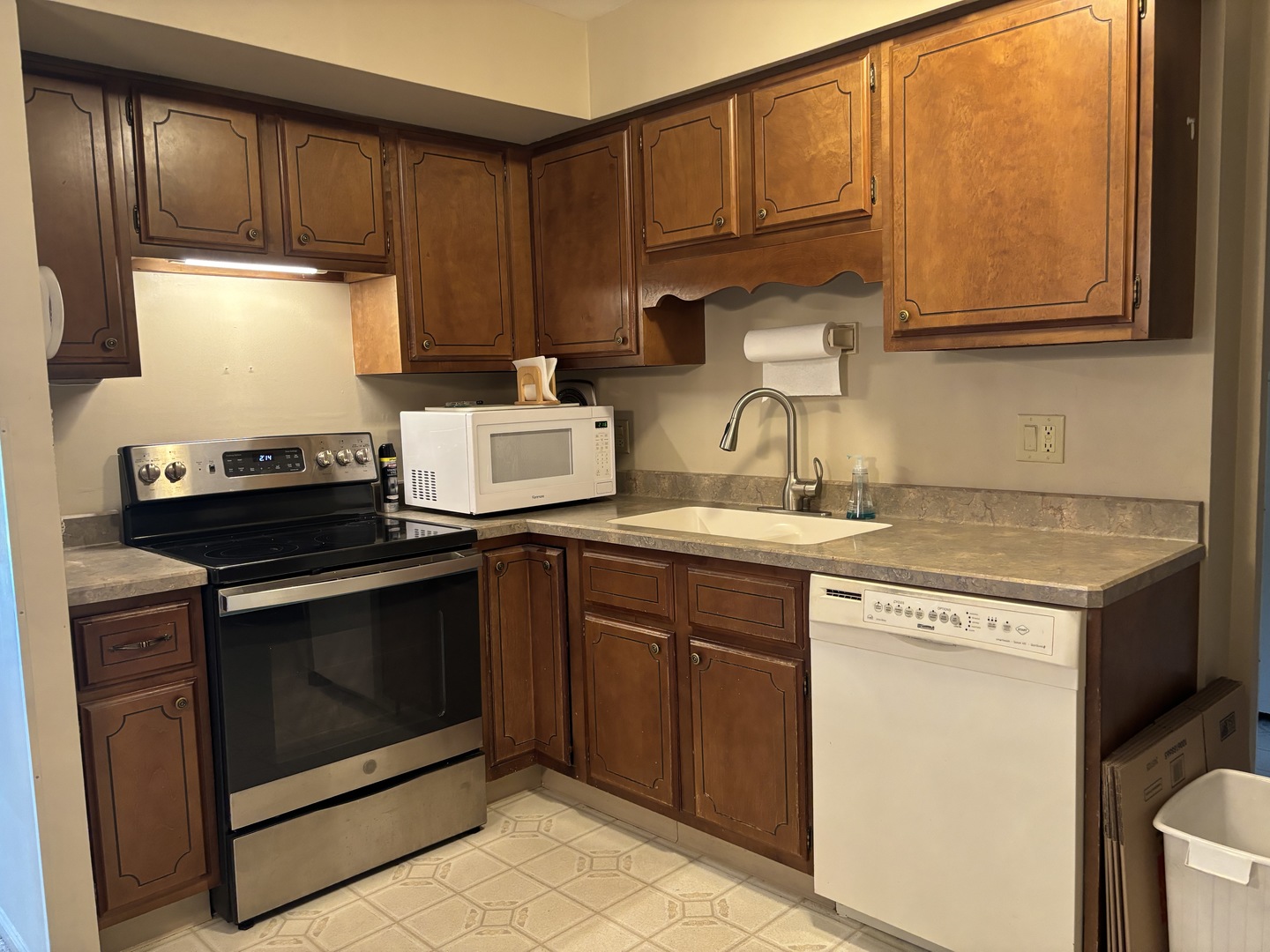 101 Bar Harbour Road, Unit 2L Schaumburg, IL 60193 - Photo 16 of 41 Gallery Image 16