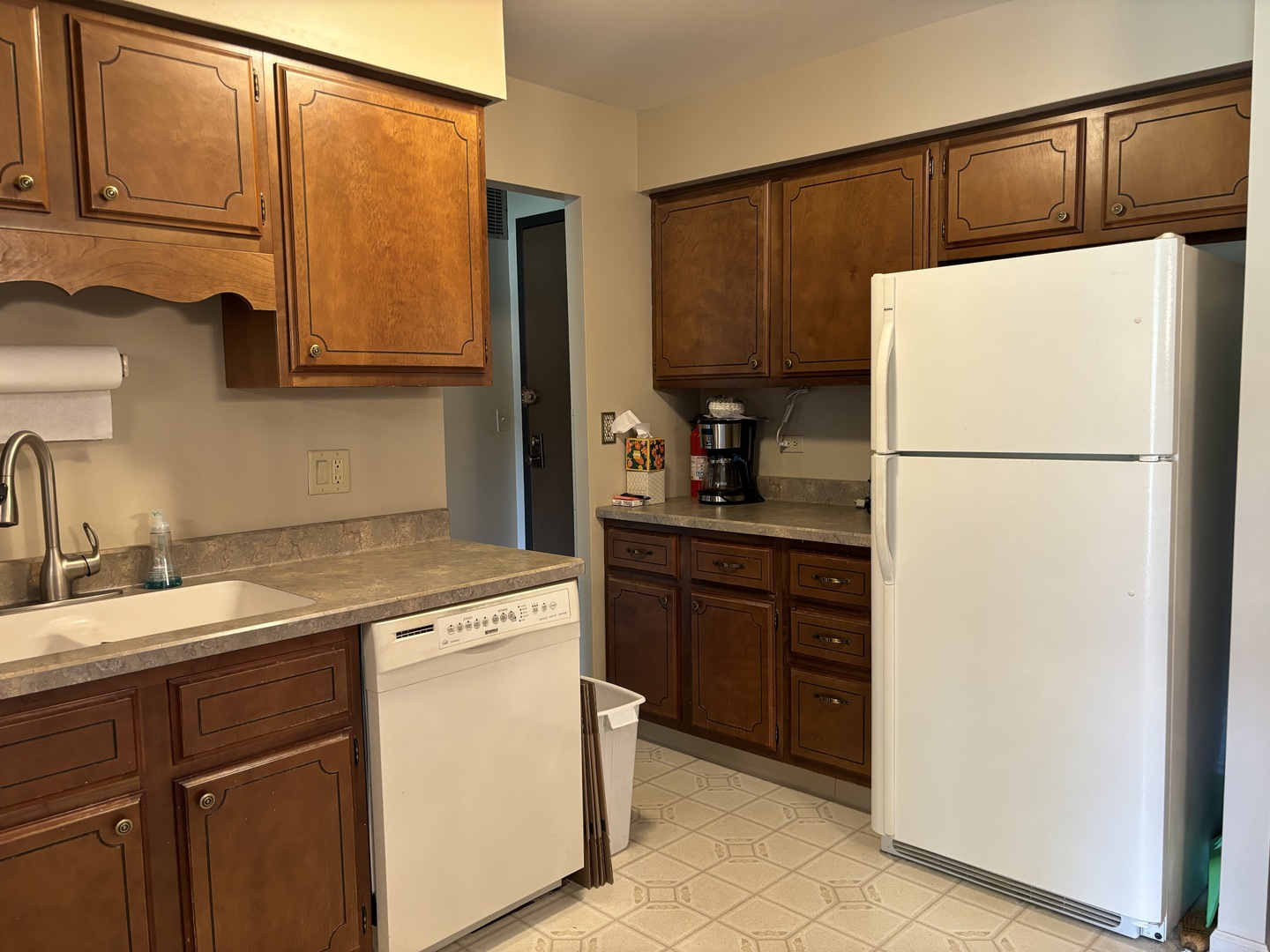 101 Bar Harbour Road, Unit 2L Schaumburg, IL 60193 - Photo 17 of 41 Gallery Image 17