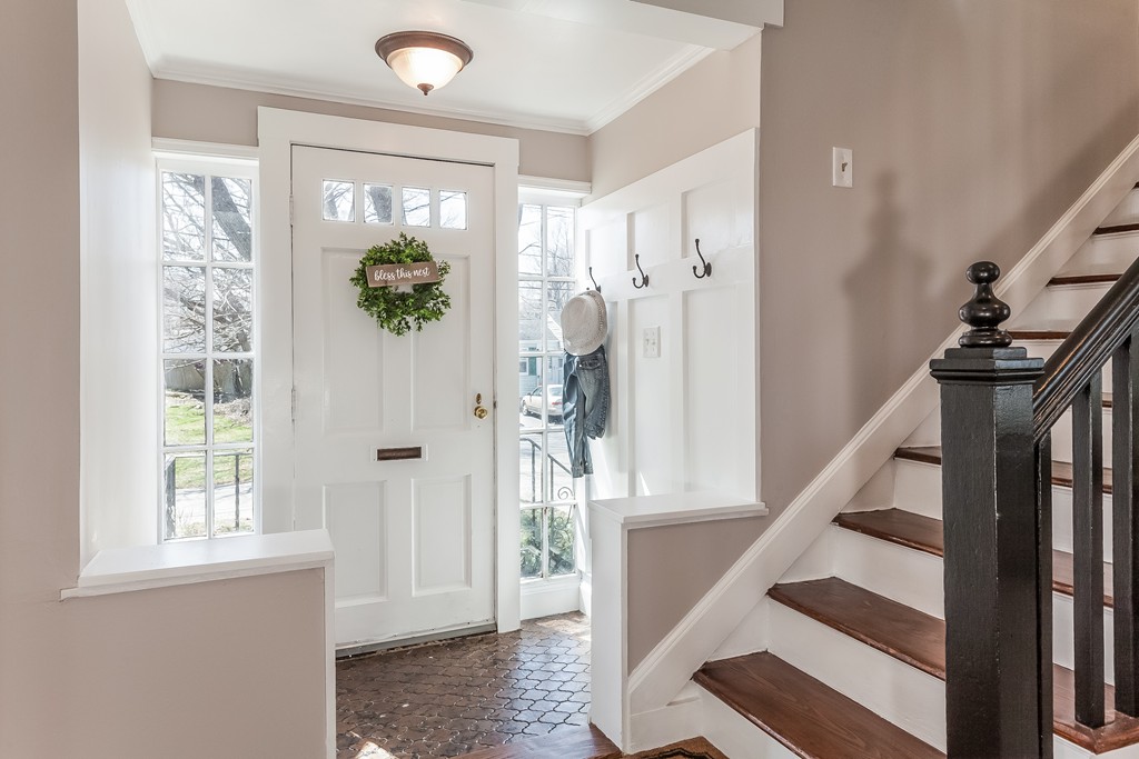 24 Hobamack Road Weymouth, MA 02191 - Photo 4 of 30 Gallery Image 4
