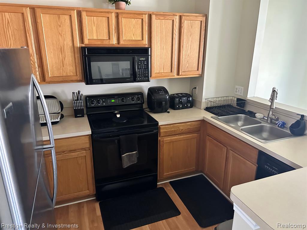 20283 Rodeo Court Southfield, MI 48075 - Photo 23 of 27