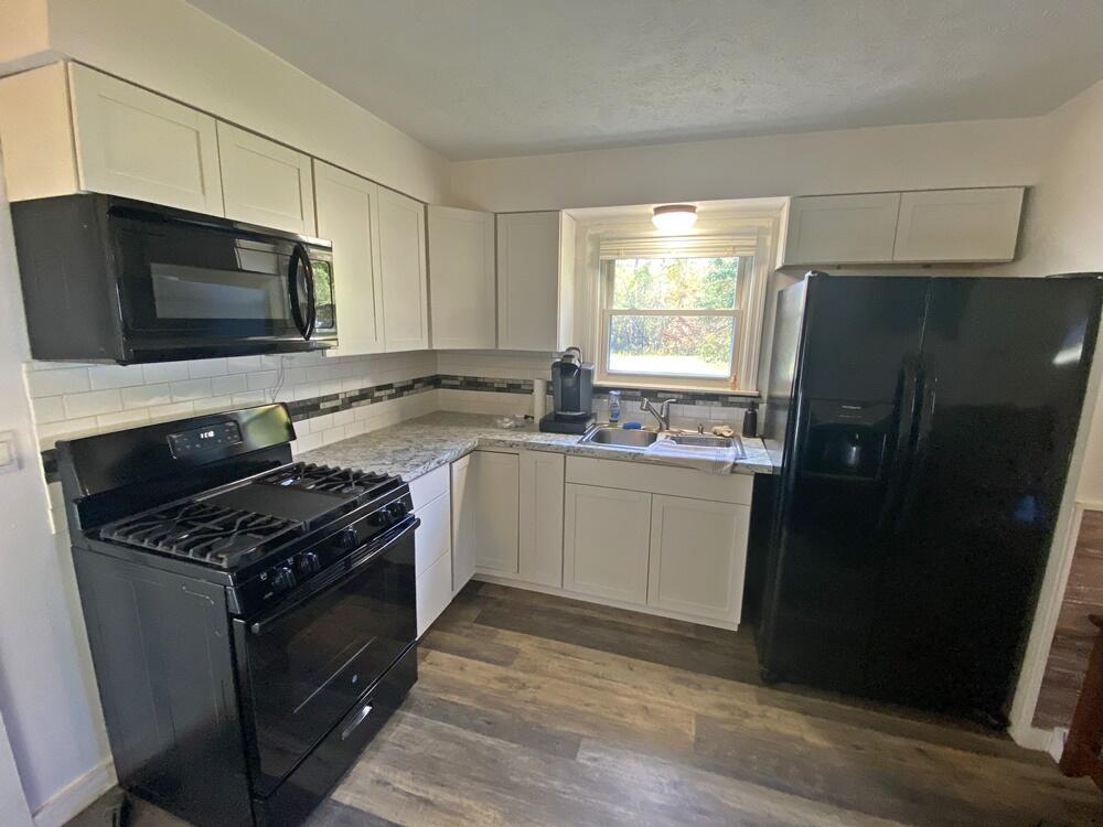 4106 19 Mile Road Barryton, MI 49305 - Photo 2 of 14 2. Kitchen