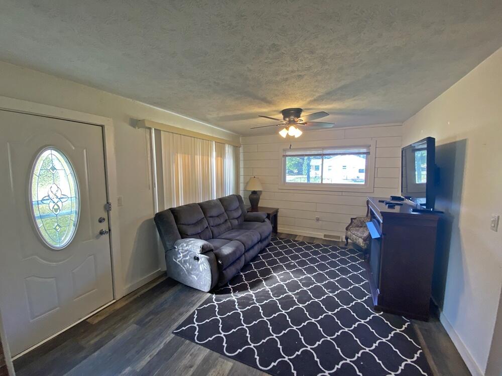 4106 19 Mile Road Barryton, MI 49305 - Photo 5 of 14 5. Living Room