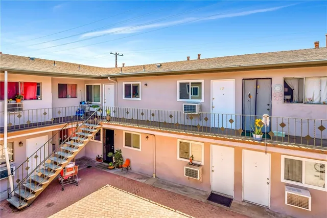 $1,800 | 6735 Elmer Avenue, Unit 12, North Hollywood, CA 91606