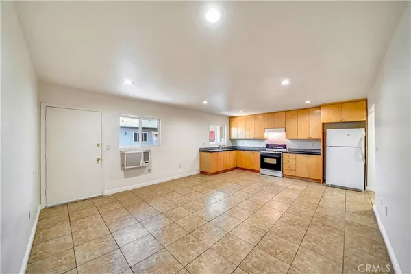$1,800 | 6735 Elmer Avenue, Unit 12, North Hollywood, CA 91606