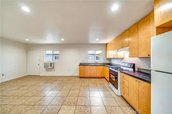$1,800 | 6735 Elmer Avenue, Unit 12, North Hollywood, CA 91606