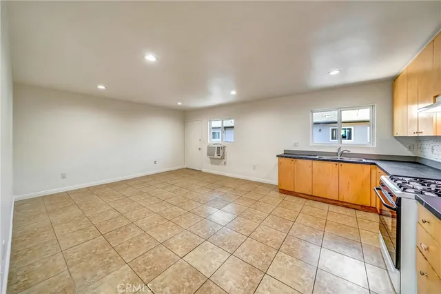 $1,800 | 6735 Elmer Avenue, Unit 12, North Hollywood, CA 91606