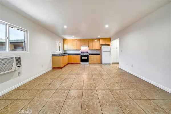 $1,800 | 6735 Elmer Avenue, Unit 12, North Hollywood, CA 91606