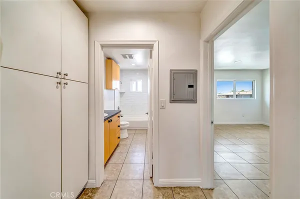 $1,800 | 6735 Elmer Avenue, Unit 12, North Hollywood, CA 91606