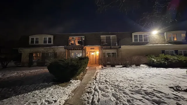 $1,849 | 1125 Pleasant Run Drive, Unit 806, Wheeling, IL 60090