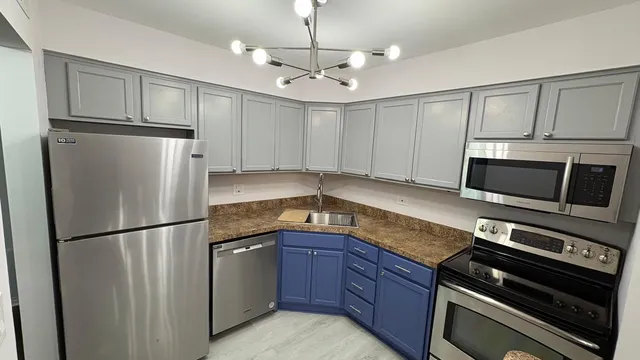 $1,849 | 1125 Pleasant Run Drive, Unit 806, Wheeling, IL 60090