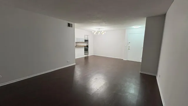 $1,849 | 1125 Pleasant Run Drive, Unit 806, Wheeling, IL 60090