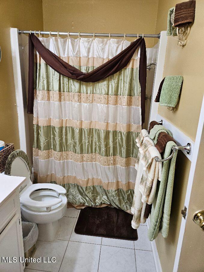 6 Shore Drive Clinton, MS 39056 - Photo 11 of 15 Bathroom 2