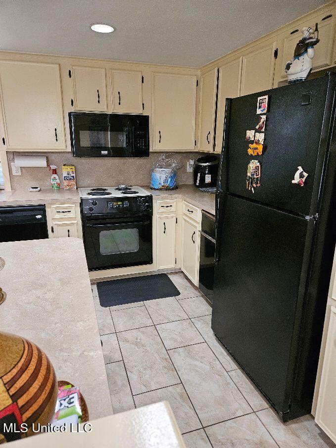 6 Shore Drive Clinton, MS 39056 - Photo 4 of 15 Kitchen 4 view