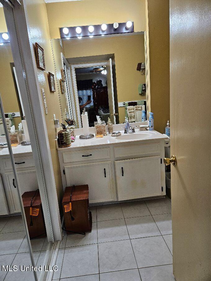 6 Shore Drive Clinton, MS 39056 - Photo 10 of 15 bath room