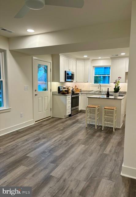 203 A Severn River Road Severna Park, MD 21146 - Photo 5 of 38 Front entry adjacent to kitchen