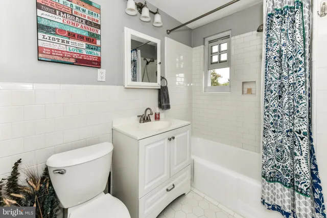 $2,400 | 1808 West Abingdon Drive, Unit 302, Alexandria, VA 22314