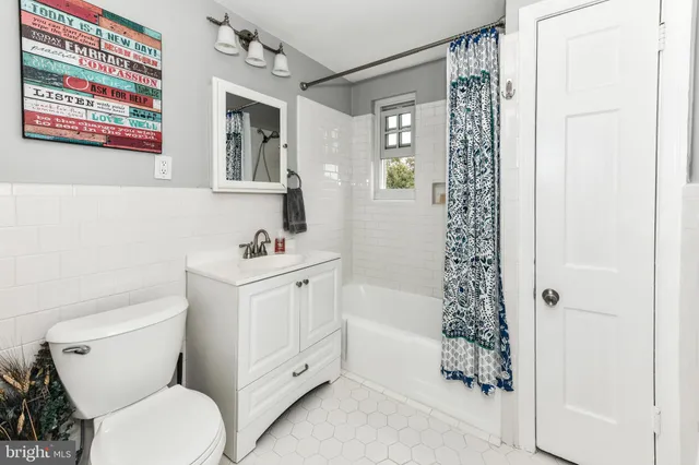 $2,400 | 1808 West Abingdon Drive, Unit 302, Alexandria, VA 22314