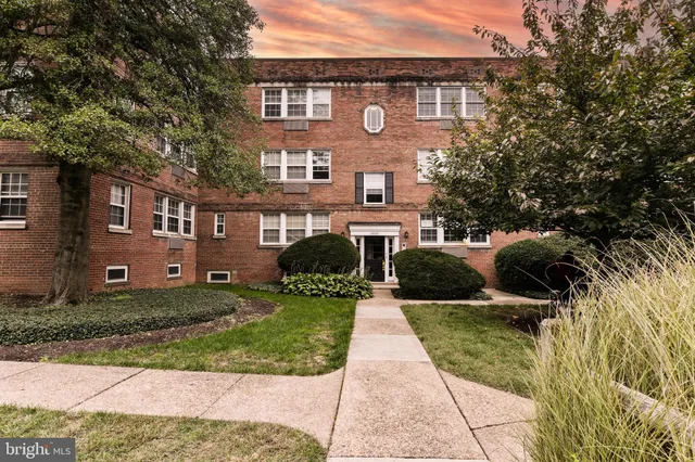 $2,400 | 1808 West Abingdon Drive, Unit 302, Alexandria, VA 22314