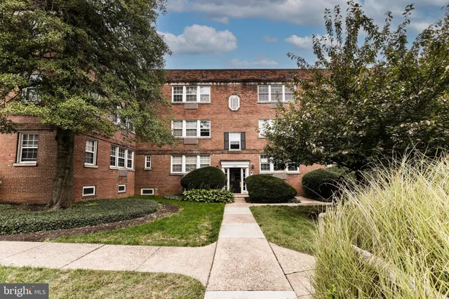 $2,400 | 1808 West Abingdon Drive, Unit 302, Alexandria, VA 22314