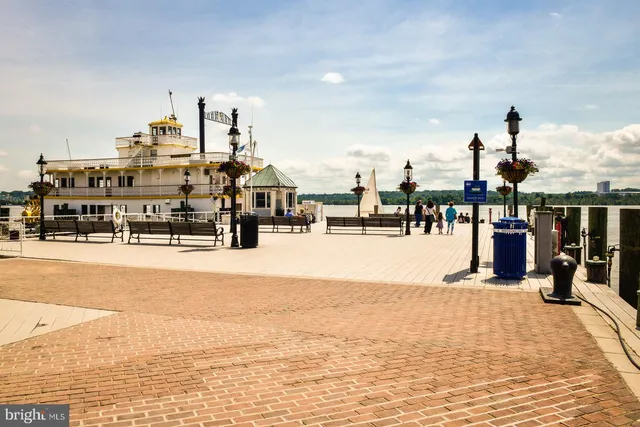 $2,400 | 1808 West Abingdon Drive, Unit 302, Alexandria, VA 22314