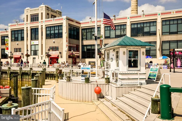 $2,400 | 1808 West Abingdon Drive, Unit 302, Alexandria, VA 22314