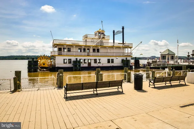 $2,400 | 1808 West Abingdon Drive, Unit 302, Alexandria, VA 22314