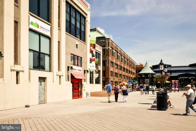 $2,400 | 1808 West Abingdon Drive, Unit 302, Alexandria, VA 22314