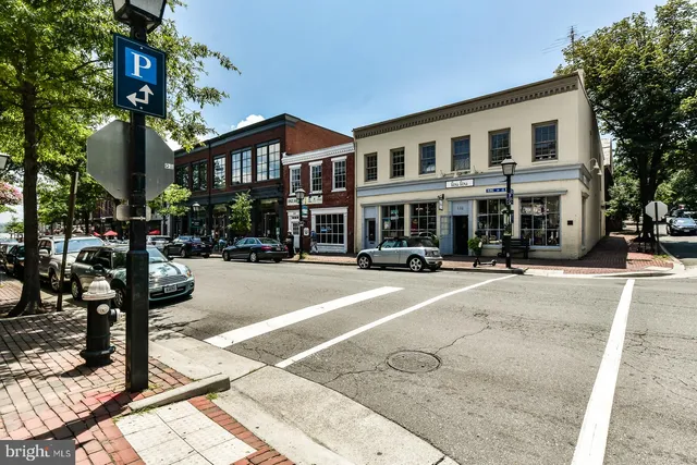 $2,400 | 1808 West Abingdon Drive, Unit 302, Alexandria, VA 22314