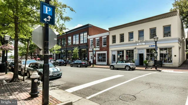 $2,400 | 1808 West Abingdon Drive, Unit 302, Alexandria, VA 22314