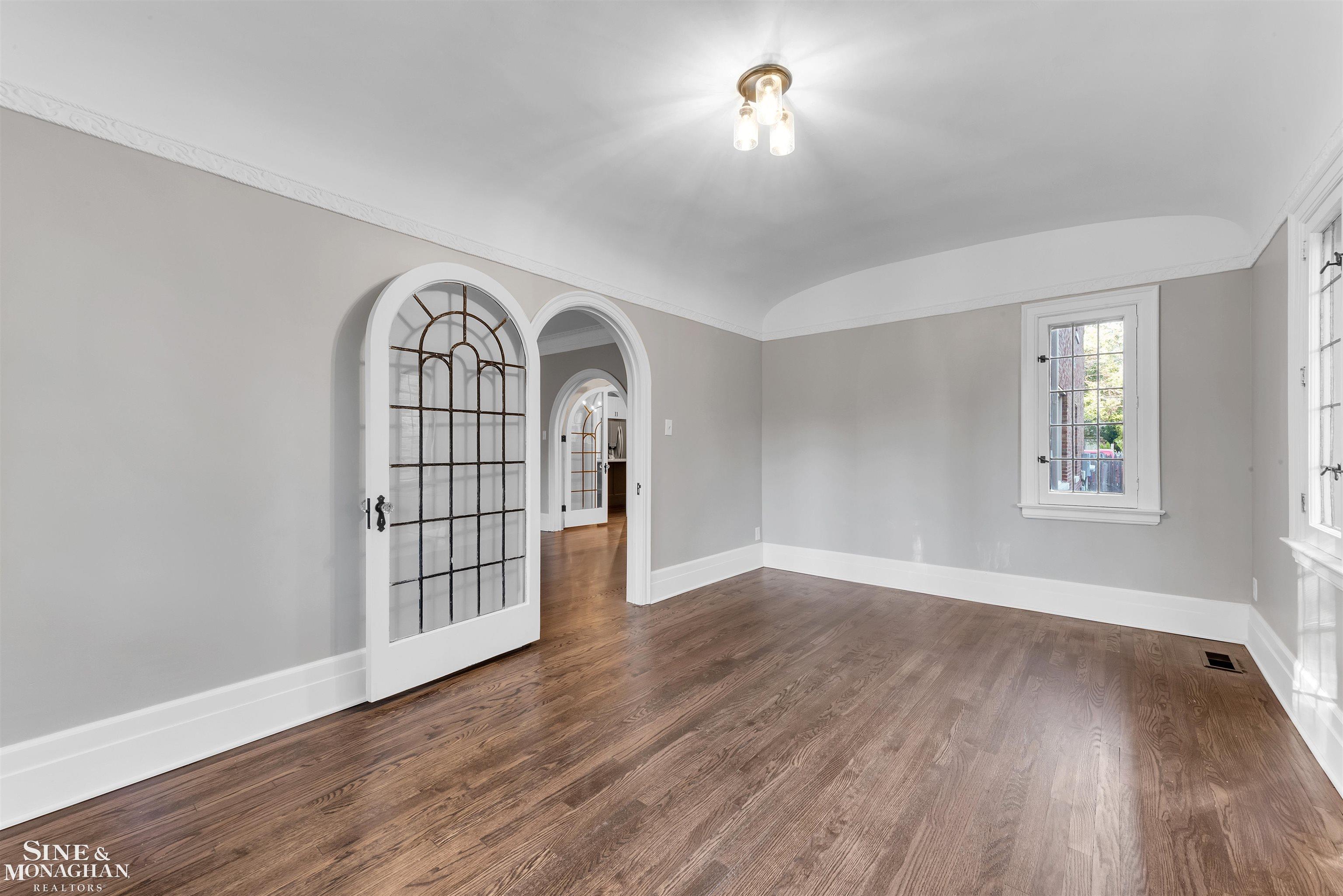 908 Trombley Road Grosse Pointe, MI 48230 - Photo 6 of 59 50133174-6BFB657E-0BAC-46AC-8281-68B7EB9C7F7D.JPG