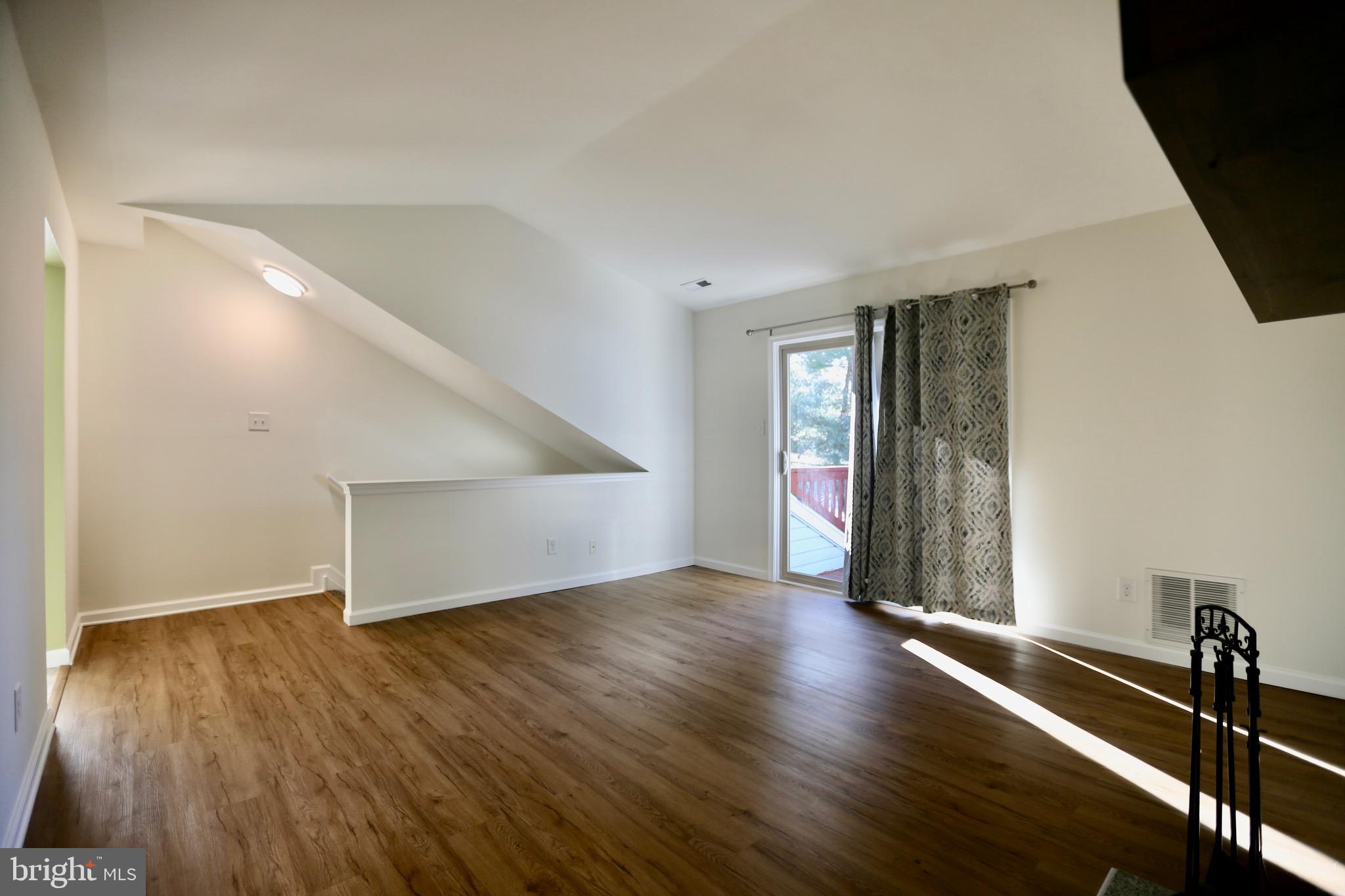 442 Atlanta Court Sewell, NJ 08080 - Photo 4 of 15 Living Room