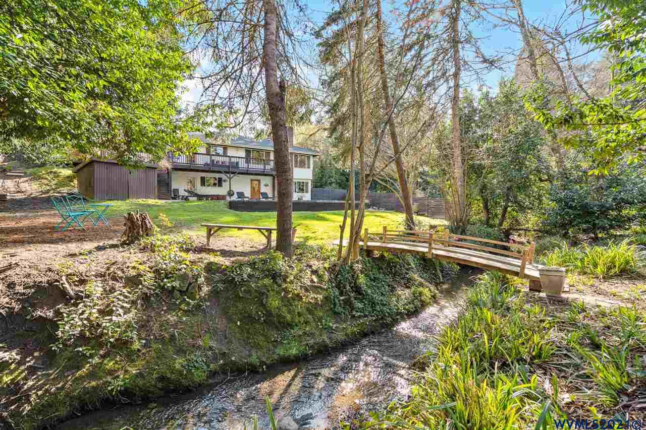 5533 Southwest Vermont Street Portland, OR 97219 - Photo 26 of 30