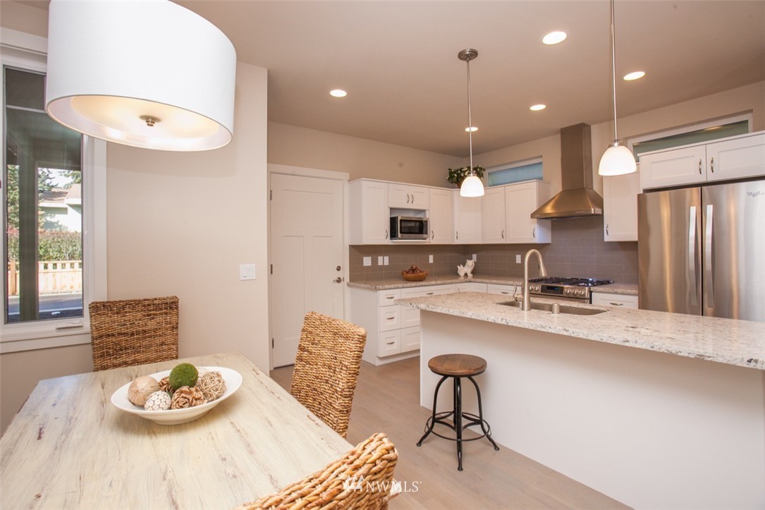 693 Wintersweet Road Northeast Bainbridge Island, WA 98110 - Photo 13 of 21 Gallery Image 13