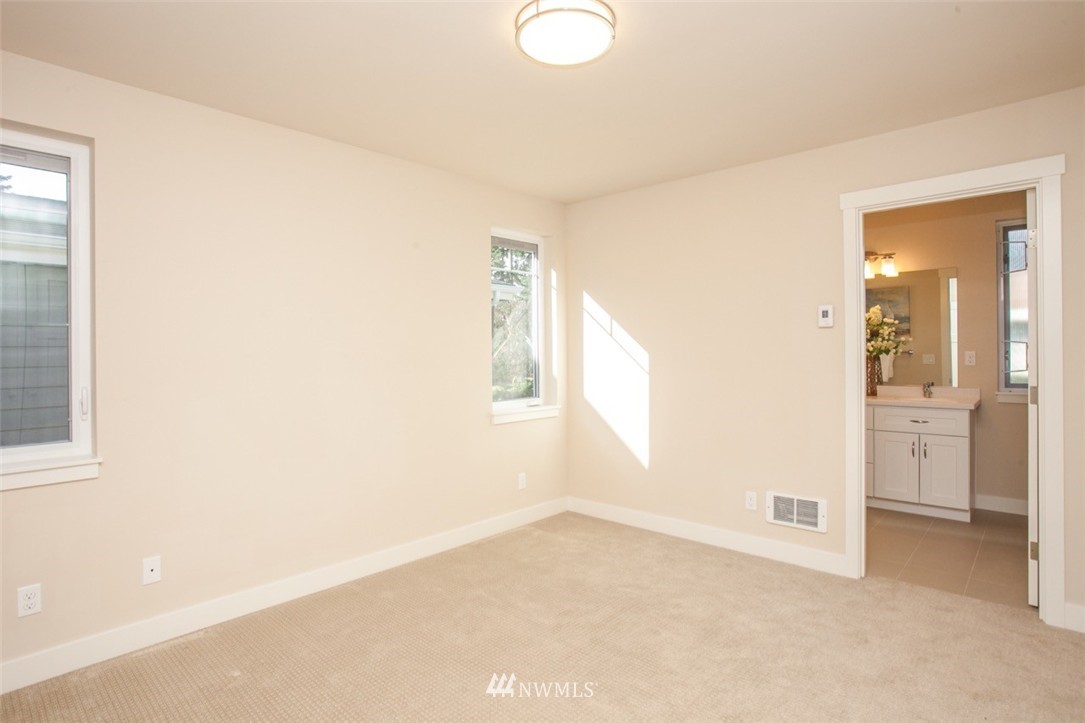 693 Wintersweet Road Northeast Bainbridge Island, WA 98110 - Photo 14 of 21 Gallery Image 14