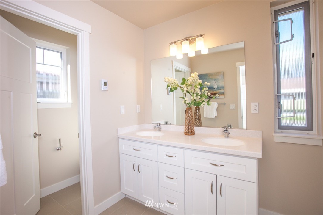 693 Wintersweet Road Northeast Bainbridge Island, WA 98110 - Photo 16 of 21 Gallery Image 16