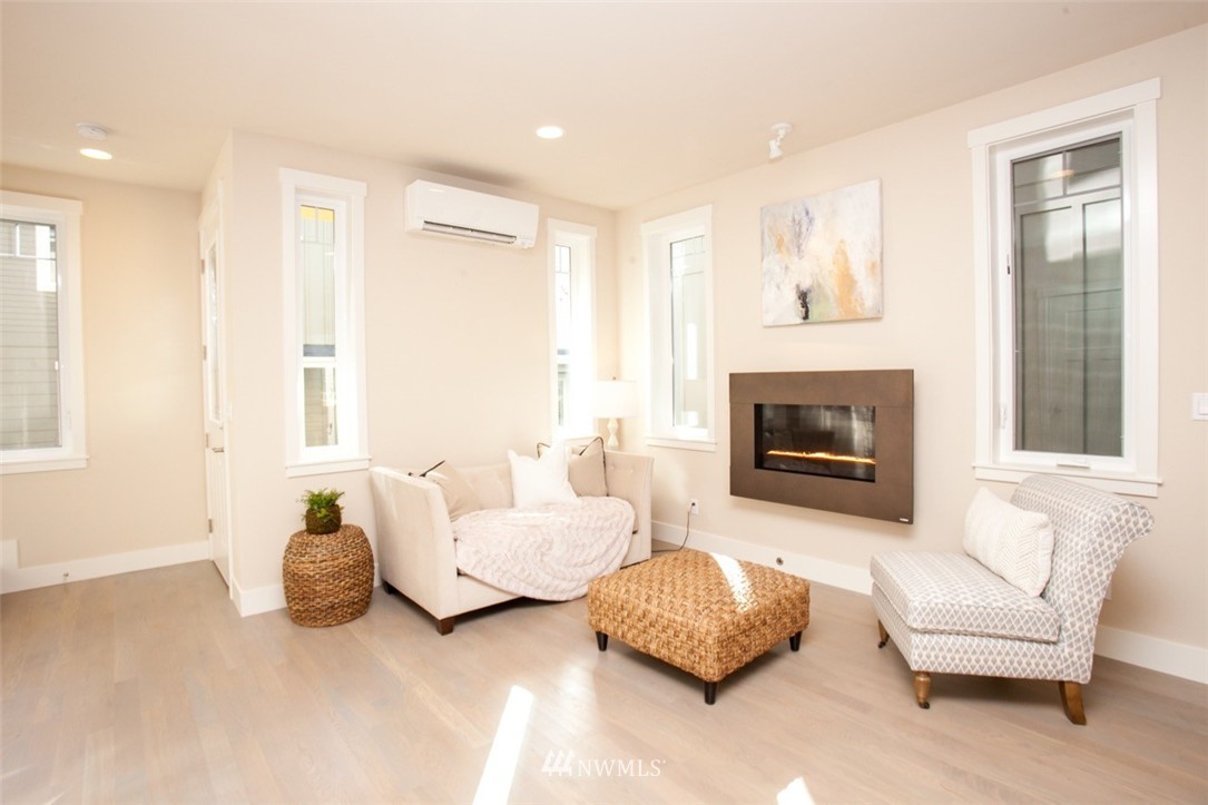 693 Wintersweet Road Northeast Bainbridge Island, WA 98110 - Photo 5 of 21 Gallery Image 5