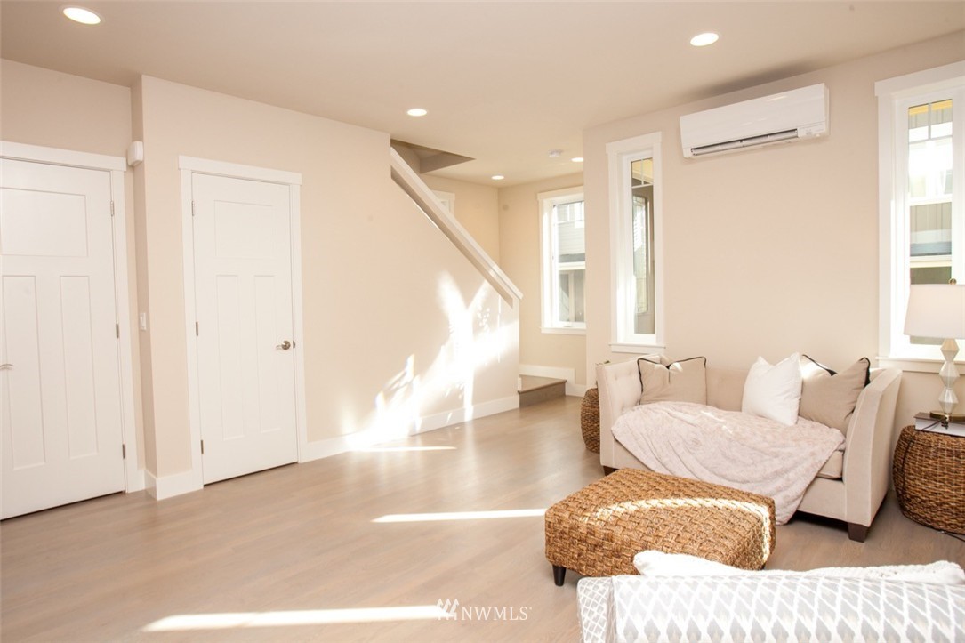 693 Wintersweet Road Northeast Bainbridge Island, WA 98110 - Photo 6 of 21 Gallery Image 6