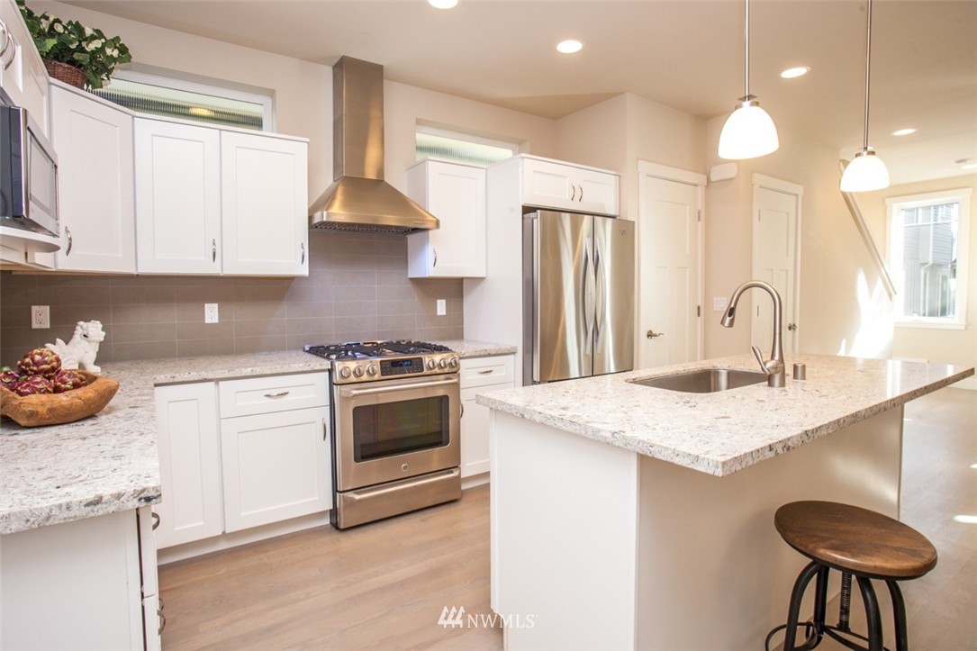 693 Wintersweet Road Northeast Bainbridge Island, WA 98110 - Photo 10 of 21 Gallery Image 10