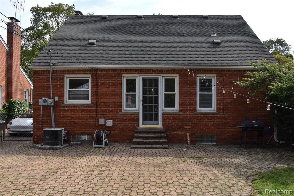 1596 Mansfield Road Birmingham, MI 48009 - Photo 29 of 31 Gallery Image 29