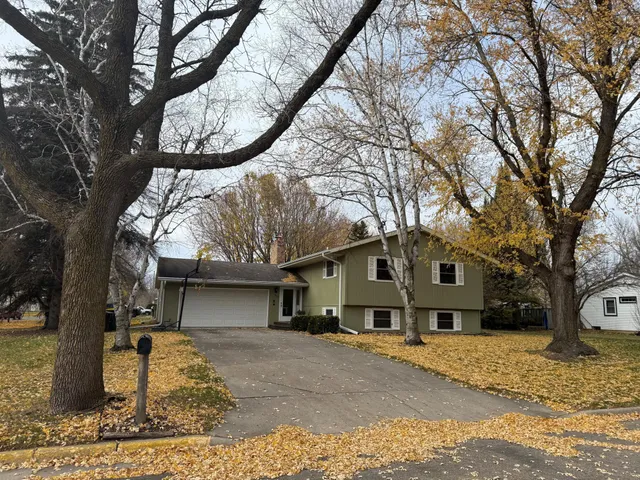$320,000 | 2112 8th Street Southwest, Willmar, MN 56201