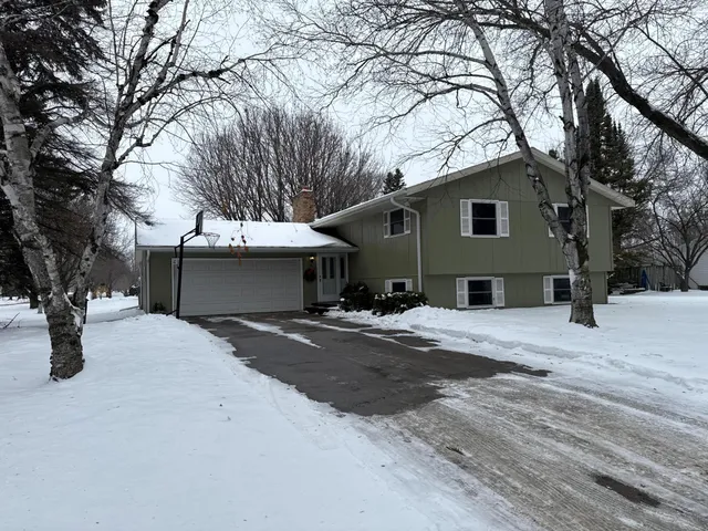 $320,000 | 2112 8th Street Southwest, Willmar, MN 56201
