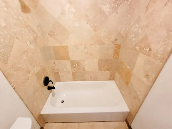 $2,595 | 1801 West 24th Street, Houston, TX 77008