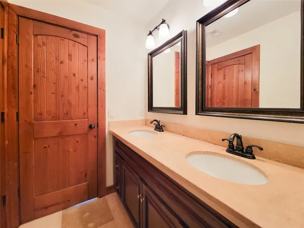 $2,595 | 1801 West 24th Street, Houston, TX 77008