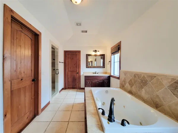 $2,595 | 1801 West 24th Street, Houston, TX 77008