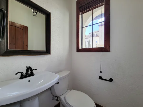 $2,595 | 1801 West 24th Street, Houston, TX 77008