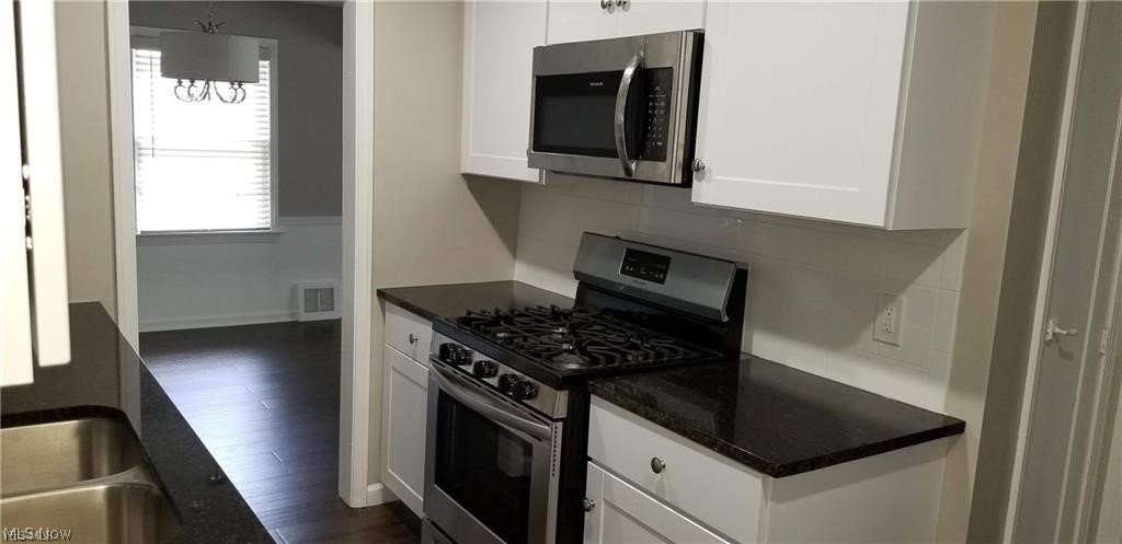 4303 Elmwood Road Cleveland, OH 44121 - Photo 7 of 35