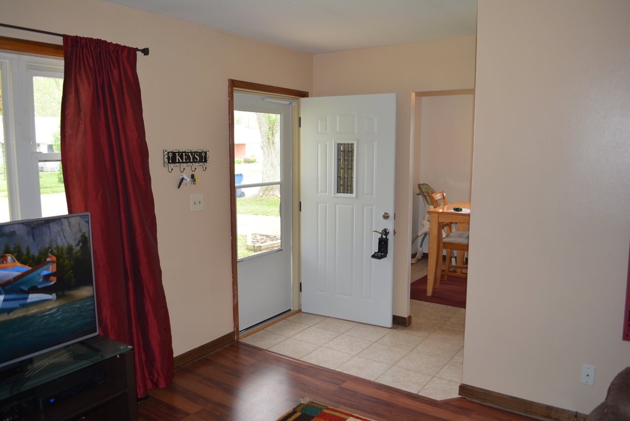 1705 South York Road Yorktown, IN 47396 - Photo 3 of 27 Gallery Image 3