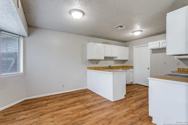 $1,495 | 2803 Fred Haise Drive, Kirby, TX 78219